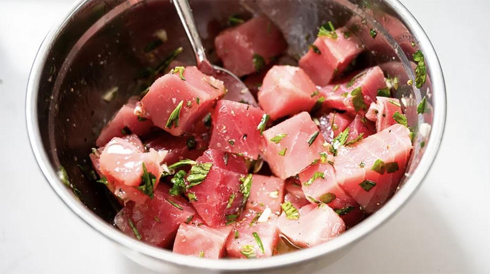 Куски тунца для шашлыка