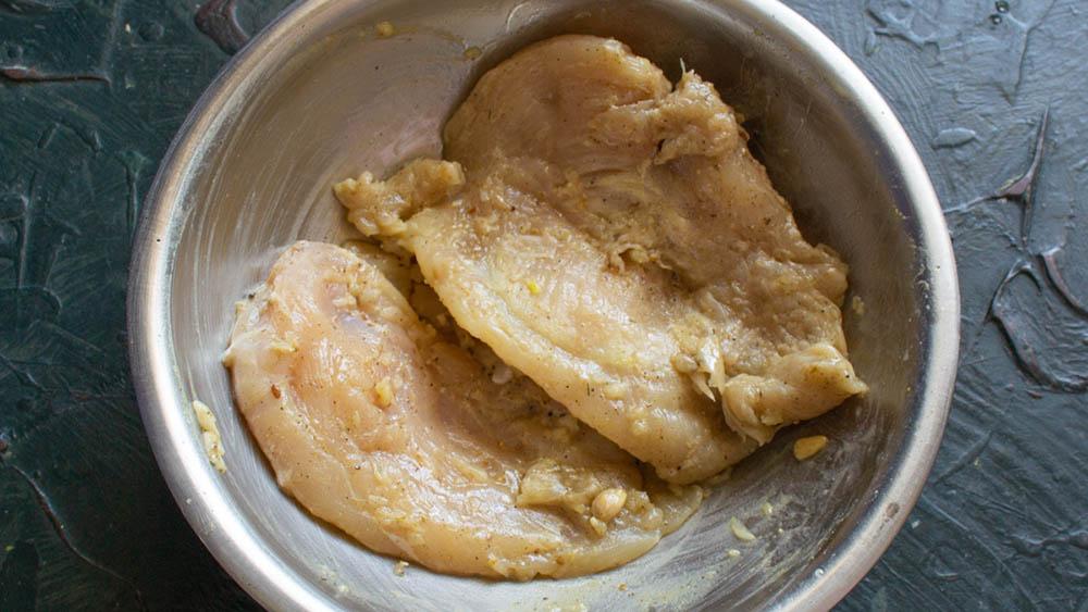 Грудка с чесноком