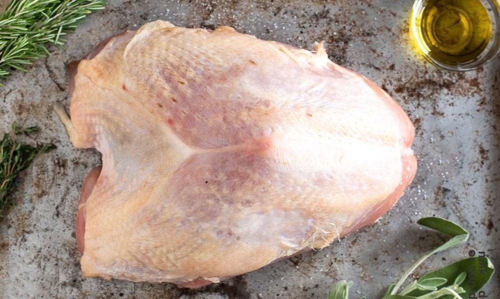 Ингредиенты для приготовления эскалопа из индейки Индейка и зелень