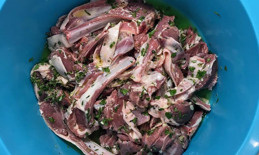 Маринование каре ягнёнка в лимонном соке с травами Каре с травами и лимоном