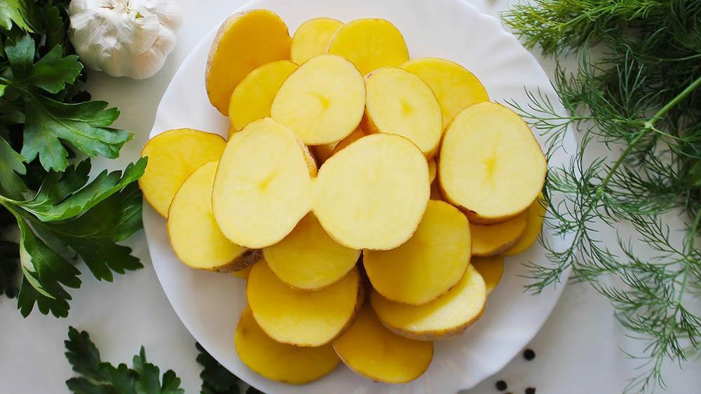 Нарезание картофеля пластинками Картофель для сала