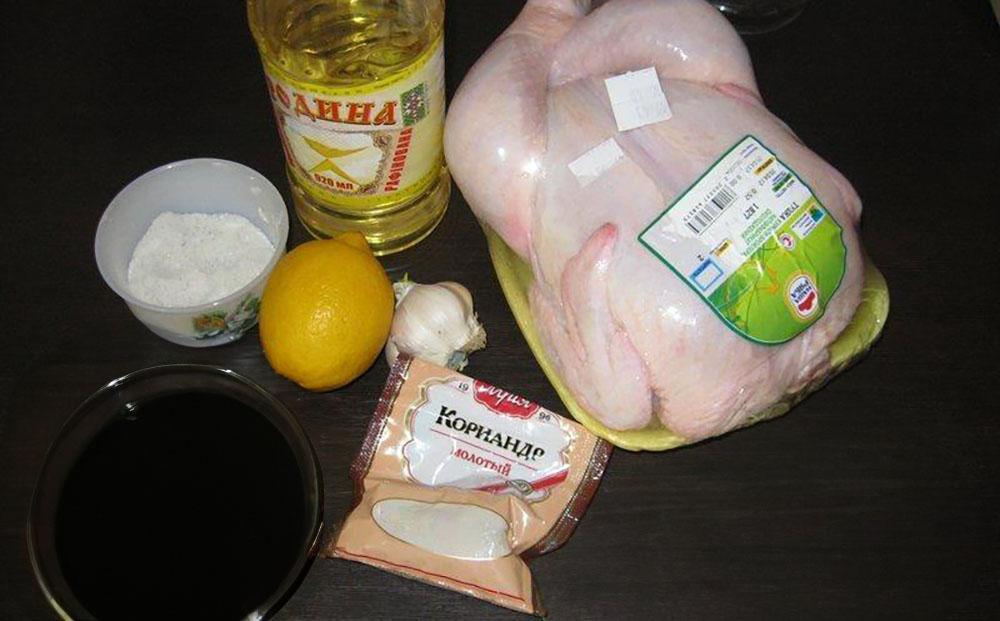 Ингредиенты для приготовления курицы-гриль в СВЧ Курица, масло, специи