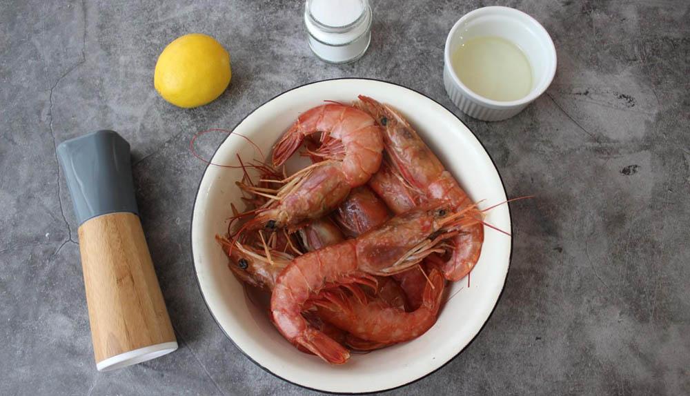 Лангустины, лимон, масло