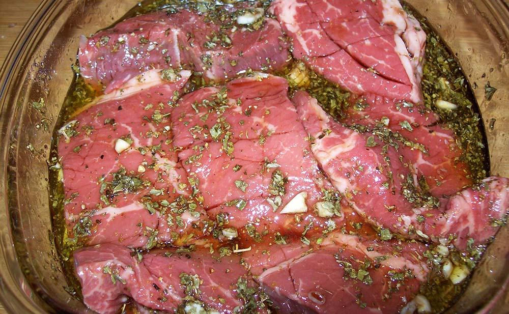 Маринование мяса в растительном мясе с зеленью Мясо в маринаде с зеленью