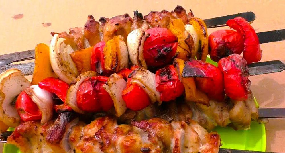 Шашлык из щуки, приготовленный на гриле Шашлык из щуки