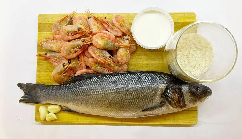 Сибас, креветки, чеснок