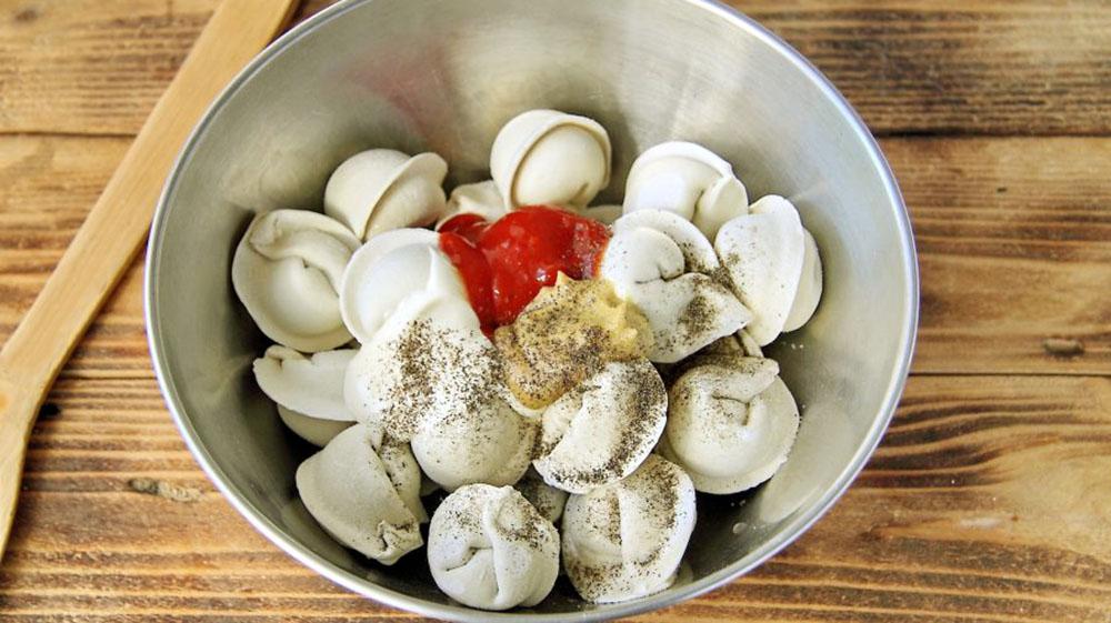 Пельмени с кетчупом и горчицей